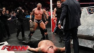 Big Show vs The Shield amp Randy Orton  4on1 Handicap Match Raw Nov 4 2013 [upl. by Ingham]