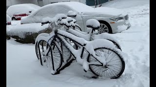 Scènes de la tempête qui a ensevelit Montréal sous la neige en décembre 2023 [upl. by Niltag947]