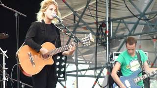 Selah Sue quotRaggamuffinquotMusilac Aix les bains 16072011 [upl. by Eyllek376]