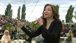 Vicky Leandros  Lamour est bleu  Fernsehgarten 1552016 [upl. by Quin]