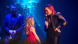 Let It Go Demi Lovato brings little girl on stage Omaha 31614 [upl. by Johnette]