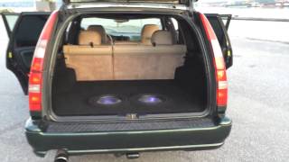 Volvo V70 T5 Rdesign speakers [upl. by Aninad916]