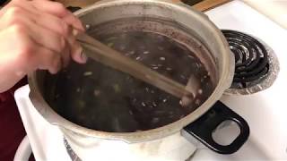 Como hacer Frijoles Negros Autentica cocina cubana [upl. by Reddy416]