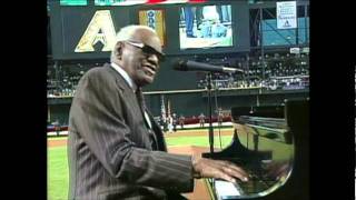 ★ Ray Charles ★ America the Beautiful ★ 2001 World Series ★ [upl. by Nathanil446]