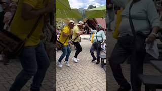 Así somos los Colombianos Alegres de buena vibra y actitud positiva trovas tintoypastor baile [upl. by Edson]