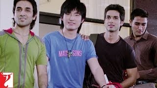 Comedy Scene 1  Badmaash Company  Are you carrying  Shahid Kapoor  Anushka Sharma [upl. by Qulllon]