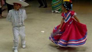 Niños bailando folklor Mexicano  La Negra Y Jarabe Tapatio de Jalisco [upl. by Nodanrb]