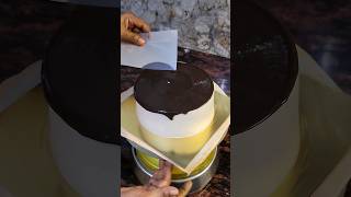 💁🏻‍♀️एवढं 😱 chocolate 🍫 Cake 🎂 मध्ये  marathi cake trending viral youtubeshorts [upl. by Annayd869]