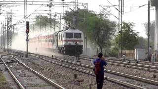 THUNDEROUS BILASPUR RAJDHANI SPARKS VRINDABAN ROAD AT MPS [upl. by Atnim562]