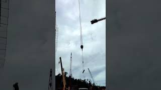 Crane 500 T Angkatanya H Beam 100 kg 😂 [upl. by Alikahs]