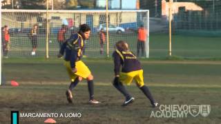 Allenamento di calcio esempi di esercizio la marcatura a uomo [upl. by Hellah873]