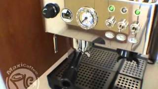 Fare un caffé espresso con La Pavoni DMB [upl. by Carlye]