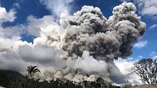 GUNUNG SINABUNG KEMBALI MELETUS DENGAN LUNCURAN AWAN PANAS [upl. by Lib]