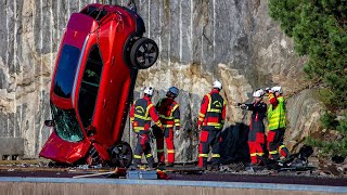 Extreme Crash Test – Brand New Volvo Cars drops from 98 FEET  30 METERS [upl. by Labaw337]