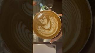 おしいってえ、、cafevlog cafelatte latteアート coffeeart coffee ラテアート 라떼아트 barista [upl. by Samira]