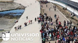 Caos en frontera con Tijuana Cientos de migrantes de la caravana intentan cruzar a la fuerza a EEUU [upl. by Evatsug]