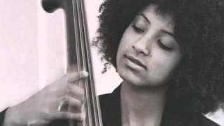 Esperanza Spalding  Junjo  Mompouana [upl. by Eldnik]