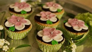 Cupcakes versieren met bloemen [upl. by Stockton]