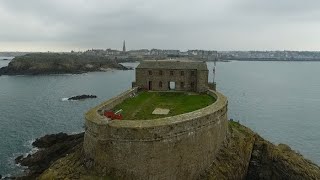 Le fort du Petit Bé contre vents et marées  Météo à la carte [upl. by Alleris804]