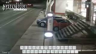 Así roban las 4 llantas de automóvil estacionado en Kia Angelópolis [upl. by Alika124]