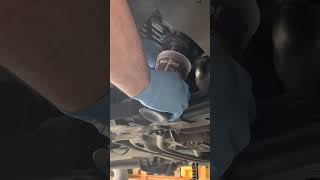 Super easy trick for a mess free oil filter removal Honda Pilot Ridgeline Odyssey Acura MDX [upl. by Modeerf909]