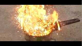 Eau sur de lhuile en feu  600fps  Jouons avec le feu [upl. by Ahsinroc]