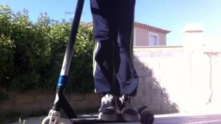 Faire un 180 en trottinette freestyle  Tutoriel trottinette freestyle [upl. by Ogilvie]