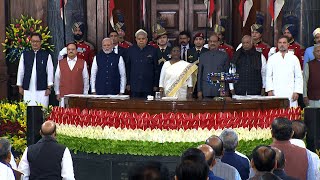 President Droupadi Murmu arrives at Samvidhan Sadan in Parliament House  25 November 2024 [upl. by Kryska]