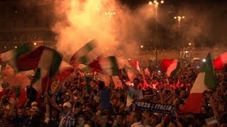 Euro à Rome les supporteurs italiens fête la victoire de leur équipe [upl. by Oribelle582]