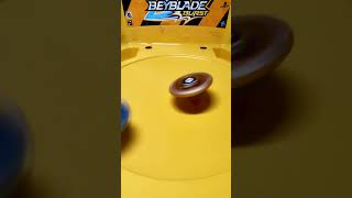 World Spryzen VS Salvage Valtryek Hasbro Beyblade [upl. by Schmitt]