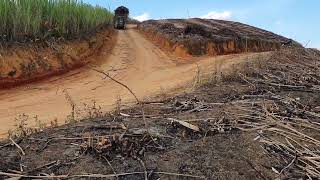 tratorista descendo ladeira em alta velocidade [upl. by Igor]