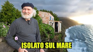 L’UOMO che VIVE in un RIFUGIO sull’OCEANO  thepillow [upl. by Olenta]