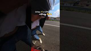 Punto in autostrada da un’Ape 🐝motorcycle moto biker honda viralvideo youtube youtubeshorts [upl. by Eve]