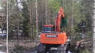 Doosan DX160 metsämalli [upl. by Othilia249]