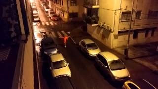 Gente con Batamanta mientras nieva en Madrid [upl. by Barry415]