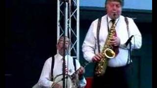 Savannah Jazz Band plays quotPut On Your Old Grey Bonnetquot [upl. by Soni]