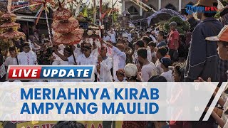 Warga Rebutan Gunungan di Kirab Ampyang Maulid Kudus Uniknya Anakanak Pakai Kostum dari Koran [upl. by Dorcy428]