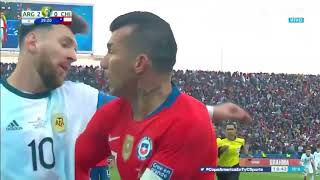 PELEA ENTRE GARY MEDEL Y LEONEL MESSI [upl. by Navis]