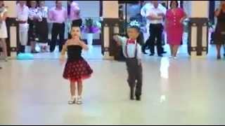 couple de petits danseurs pleins de talent [upl. by Tim]