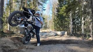 Aikuinen mies ja pakko koko ajan leikkiÃ¤ BMW R1250GS [upl. by Iddet]