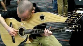 Guitareharpe  essai par Erik Mongrain [upl. by Tarttan]