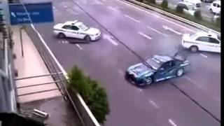 Como escapar con estilo la policia en un auto de carreras [upl. by Cathrin681]