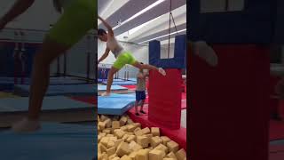 Si gioca con un po’ di ginnastica al trampolone 😜🔥 continuo su IG bresos ginnasticaartistica [upl. by Doowyah459]