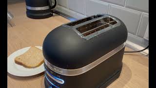 Der KitchenAid Artisan 2 Scheiben Toaster 5KMT2204EBK [upl. by Haney]