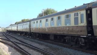 5029 quotNunney Castlequot passes Bridgwater with the Final Torbay Express of 2014 [upl. by Nrublim]