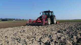 Valtra T130 met Steketee en Pegoraro kopeg [upl. by Edgell740]