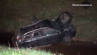 Auto over de kop de sloot in n33 Gieten [upl. by Enitsirhk366]