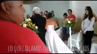 boda que sale mal [upl. by Etteuqram]