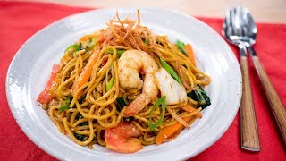 Indonesian Mie Goreng Recipe wokfried egg noodles  Pais Kitchen [upl. by Alaric685]