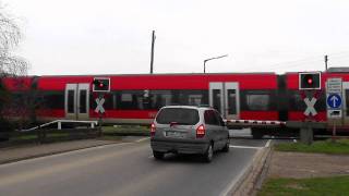 Bahnübergang quotMüggenhausener StraßeK3quot GroßVernich  Talent nach Euskirchen [upl. by Knoll]